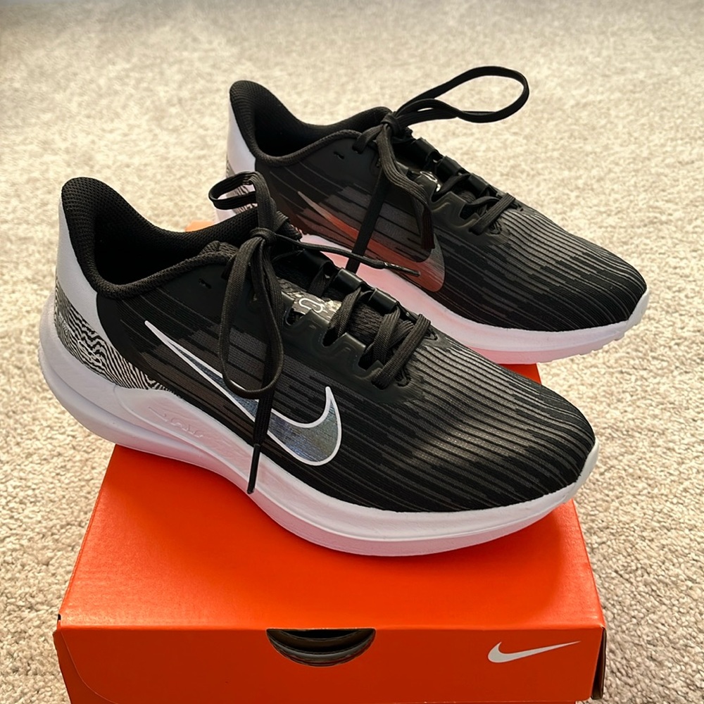 New in box Nike Air Winflo 9 Premium, size 6.5m